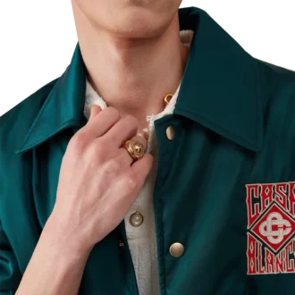 Anillo con medallón deportivo