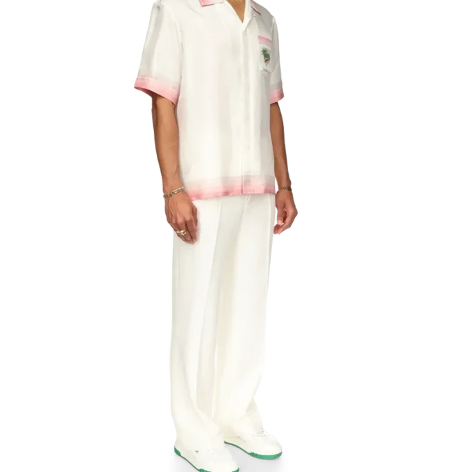 Camisa de seda de manga corta con el icono del club de tenis