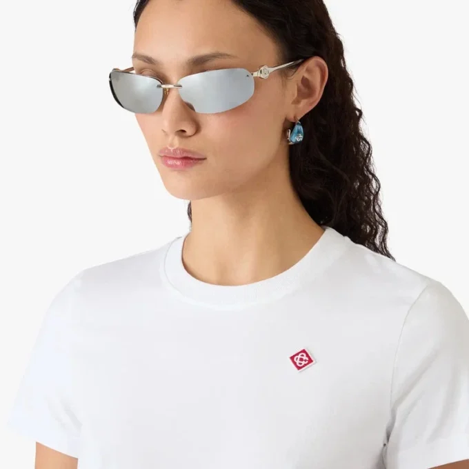 Camiseta ajustada de pantalones cortos con parche bordado clásico