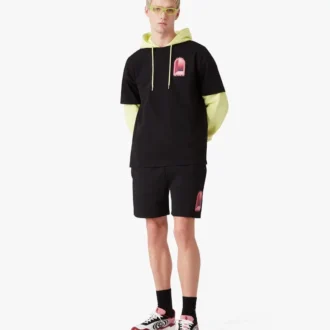 Camiseta de manga corta Black Arches en pantalones cortos