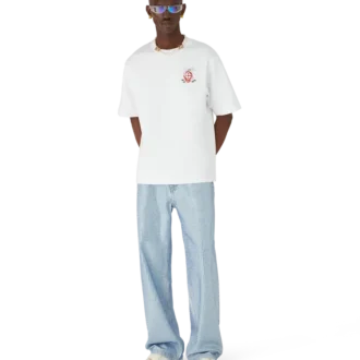 Camiseta oversize de manga corta con estampado floral de libélulas en pantalones cortos