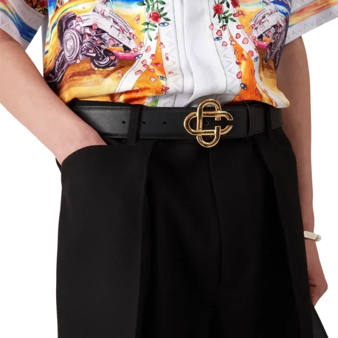 Cinturón con logotipo CC en negro