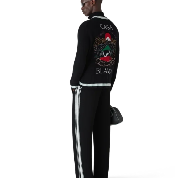 Cárdigan Casa Mountain Temple