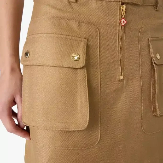 Falda de algodón con bolsillos en color beige