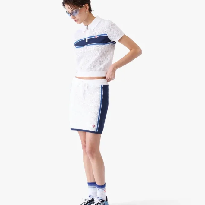 Falda de malla a rayas blancas y azules