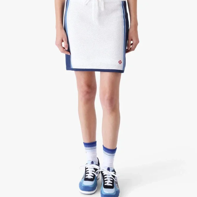 Falda de malla a rayas blancas y azules