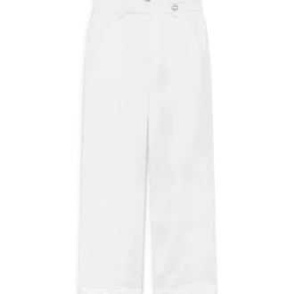 Pantalones chinos con monograma en blanco
