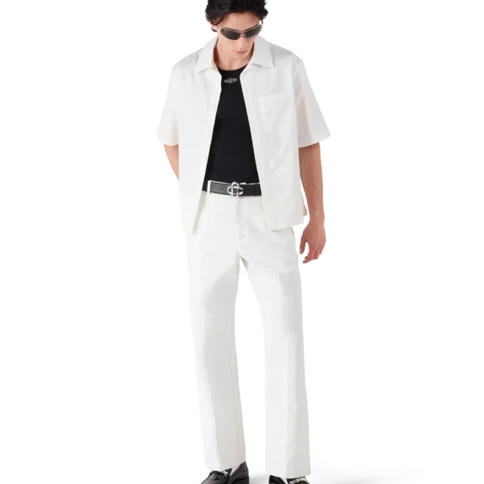 Pantalones chinos con monograma en blanco Pantalones chinos con monograma en blanco