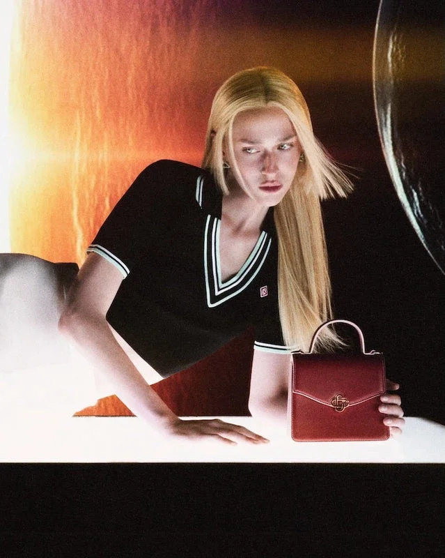 Polo de viscosa con cuello en V Polo de viscosa con cuello en V