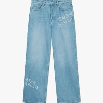 Vaqueros de denim desgastado con grafitis