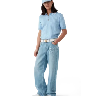 Vaqueros de denim desgastado con grafitis